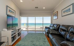 Brighton Beachfront Sanctuary - Retro Coastal Charm